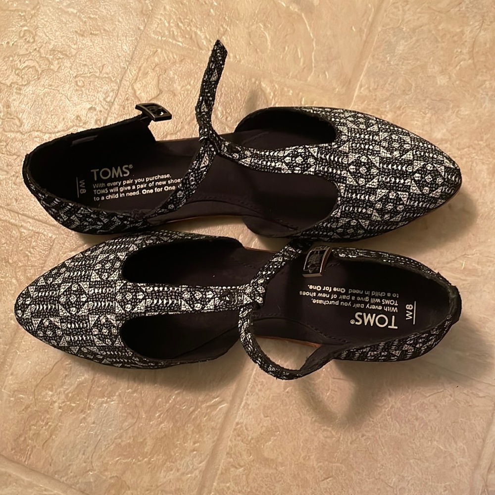Toms flats size 8